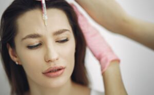 Read more about the article Overvejer du en behandling med botox? Bliv klogere her 