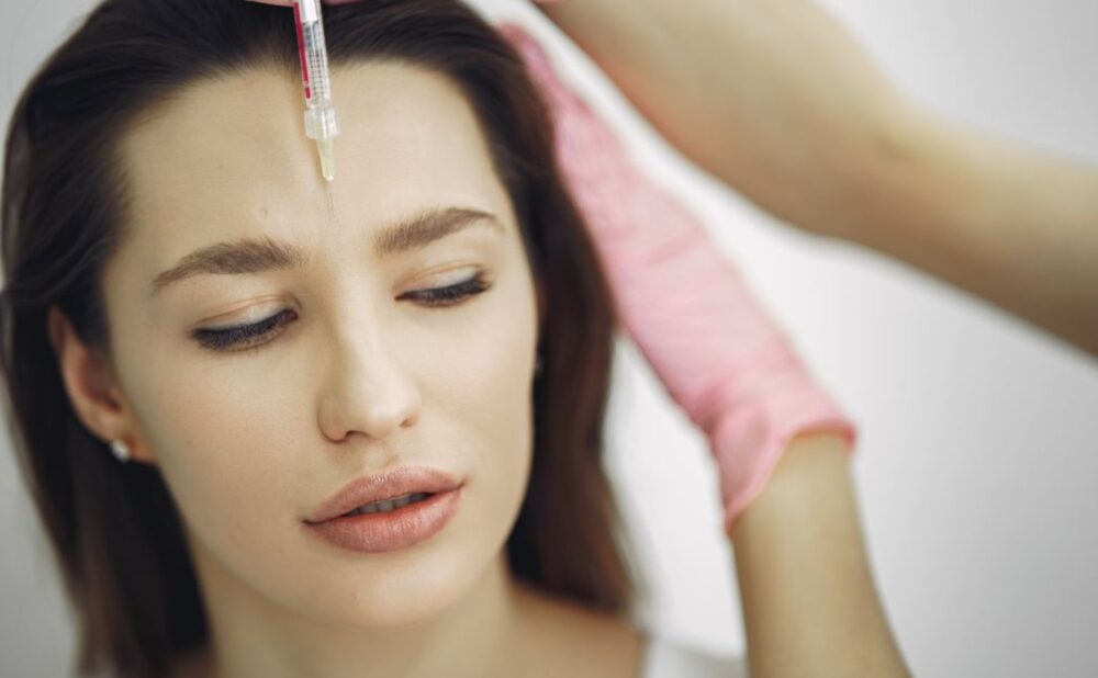 Read more about the article Overvejer du en behandling med botox? Bliv klogere her 